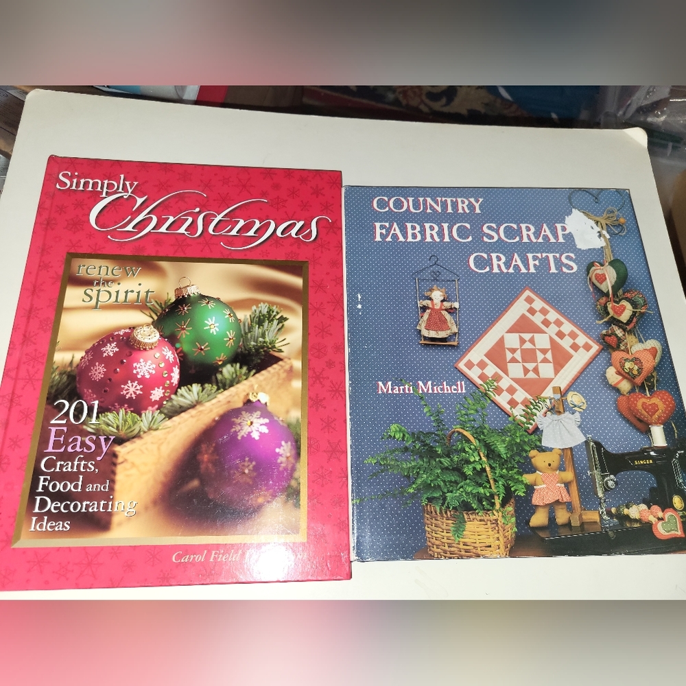 Set of 3 hardback crafting books. (Christmas  country)